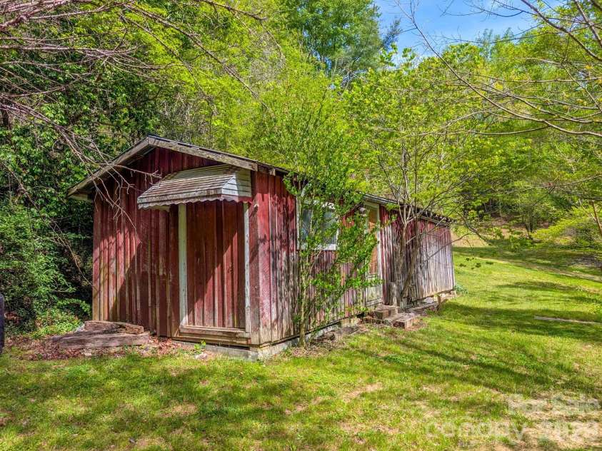 314 Byrd Creek Road, Green Mountain, NC 28740.  MLS# CAR4375013, YatesRealty ID 24126. 