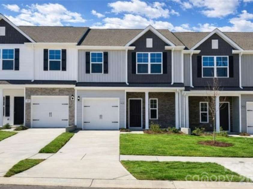 4729 Muskogee Drive, Charlotte, NC 28227.  MLS# CAR4396226, YatesRealty ID 24127. 