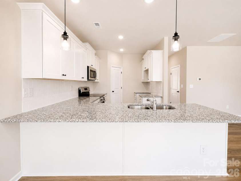4729 Muskogee Drive, Charlotte, NC 28227.  MLS# CAR4396226, YatesRealty ID 24127. 