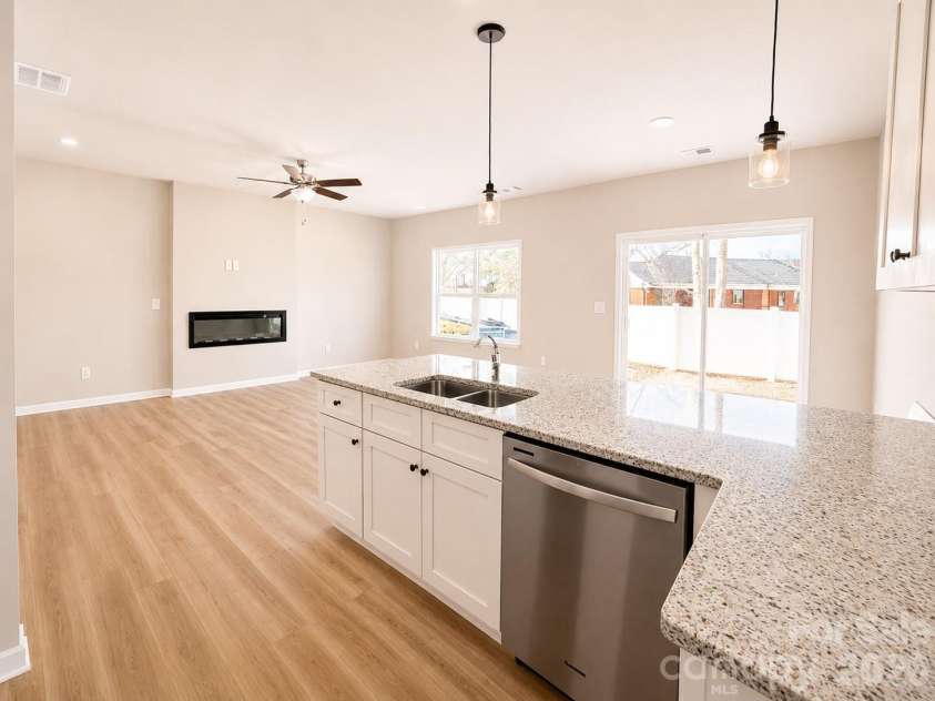 4729 Muskogee Drive, Charlotte, NC 28227.  MLS# CAR4396226, YatesRealty ID 24127. 
