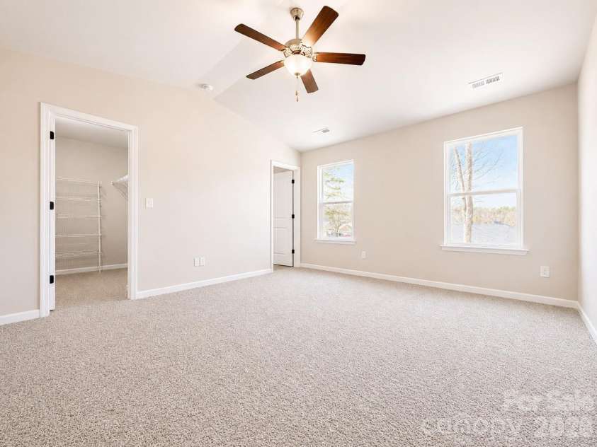 4729 Muskogee Drive, Charlotte, NC 28227.  MLS# CAR4396226, YatesRealty ID 24127. 