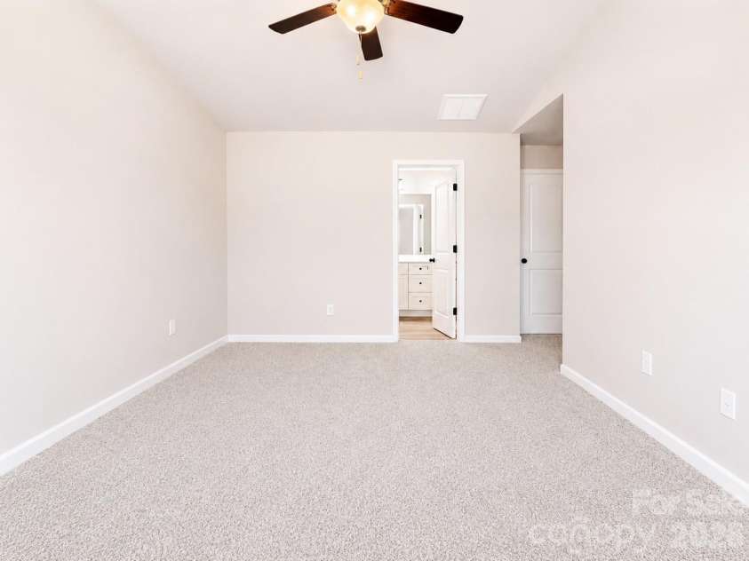 4729 Muskogee Drive, Charlotte, NC 28227.  MLS# CAR4396226, YatesRealty ID 24127. 