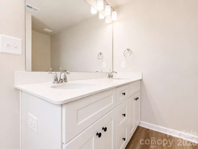4729 Muskogee Drive, Charlotte, NC 28227.  MLS# CAR4396226, YatesRealty ID 24127. 