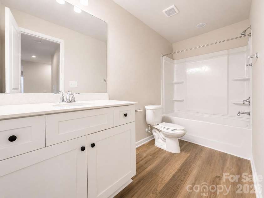 4729 Muskogee Drive, Charlotte, NC 28227.  MLS# CAR4396226, YatesRealty ID 24127. 