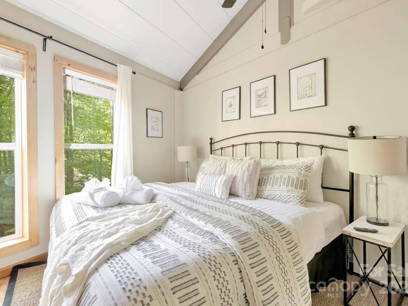 125 Pond Creek Road, Beech Mountain, NC 28604.  MLS# CAR4275348, YatesRealty ID 24128. 