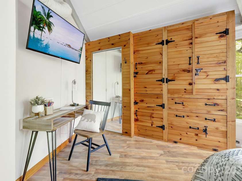 125 Pond Creek Road, Beech Mountain, NC 28604.  MLS# CAR4275348, YatesRealty ID 24128. 