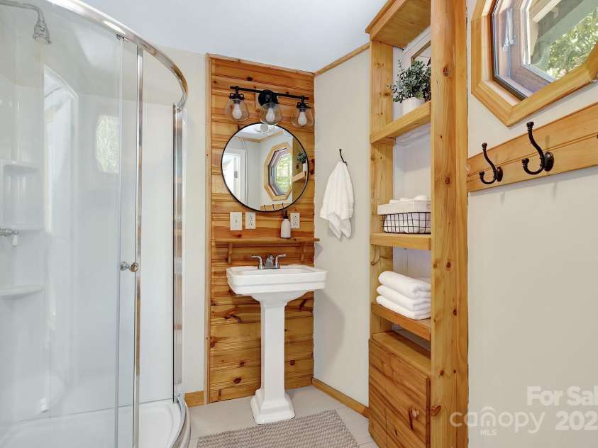 125 Pond Creek Road, Beech Mountain, NC 28604.  MLS# CAR4275348, YatesRealty ID 24128. 