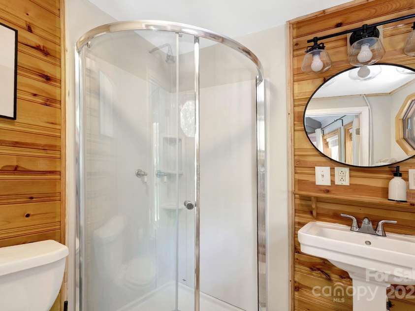 125 Pond Creek Road, Beech Mountain, NC 28604.  MLS# CAR4275348, YatesRealty ID 24128. 