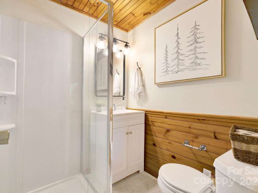 125 Pond Creek Road, Beech Mountain, NC 28604.  MLS# CAR4275348, YatesRealty ID 24128. 