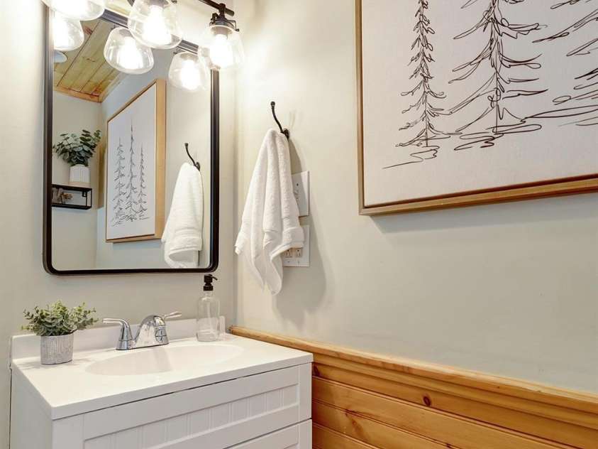 125 Pond Creek Road, Beech Mountain, NC 28604.  MLS# CAR4275348, YatesRealty ID 24128. 