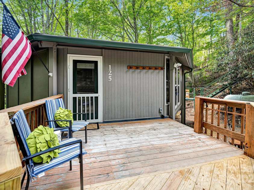 125 Pond Creek Road, Beech Mountain, NC 28604.  MLS# CAR4275348, YatesRealty ID 24128. 