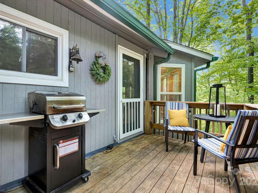 125 Pond Creek Road, Beech Mountain, NC 28604.  MLS# CAR4275348, YatesRealty ID 24128. 