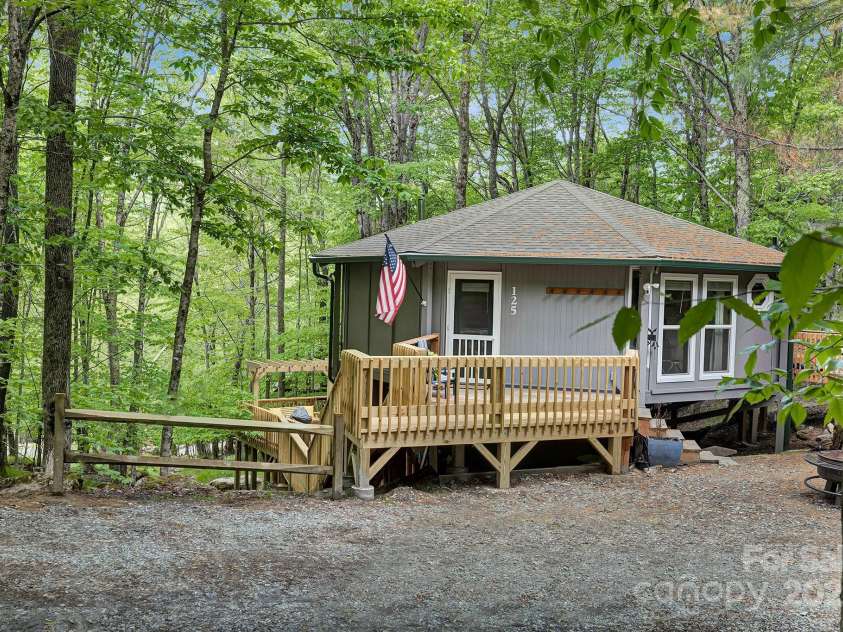 125 Pond Creek Road, Beech Mountain, NC 28604.  MLS# CAR4275348, YatesRealty ID 24128. 
