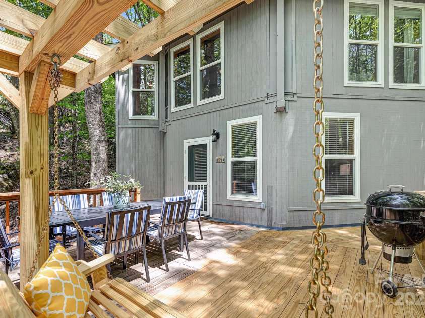 125 Pond Creek Road, Beech Mountain, NC 28604.  MLS# CAR4275348, YatesRealty ID 24128. 