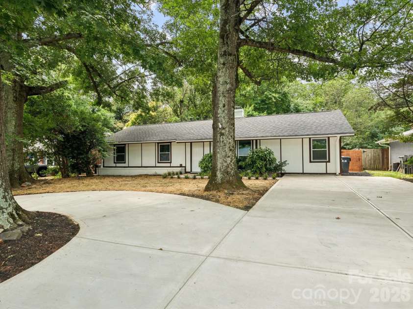 2000 Tyvola Road, Charlotte, NC 28210.  MLS# CAR4351588, YatesRealty ID 2413. 