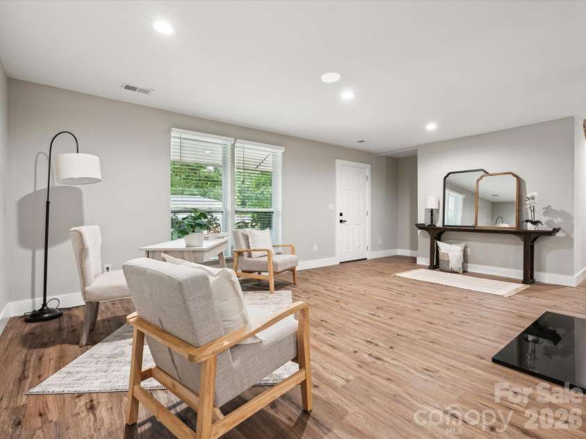2000 Tyvola Road, Charlotte, NC 28210.  MLS# CAR4351588, YatesRealty ID 2413. 