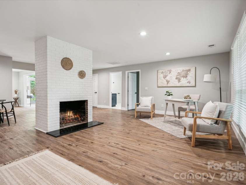 2000 Tyvola Road, Charlotte, NC 28210.  MLS# CAR4351588, YatesRealty ID 2413. 