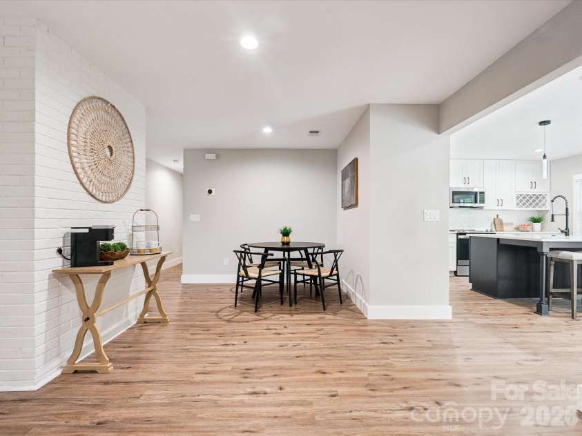 2000 Tyvola Road, Charlotte, NC 28210.  MLS# CAR4351588, YatesRealty ID 2413. 