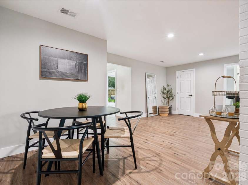 2000 Tyvola Road, Charlotte, NC 28210.  MLS# CAR4351588, YatesRealty ID 2413. 