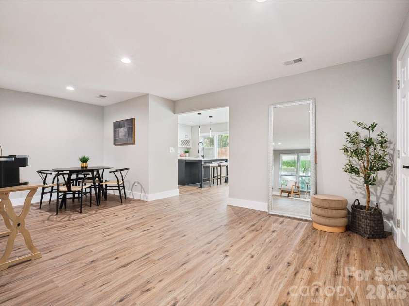 2000 Tyvola Road, Charlotte, NC 28210.  MLS# CAR4351588, YatesRealty ID 2413. 
