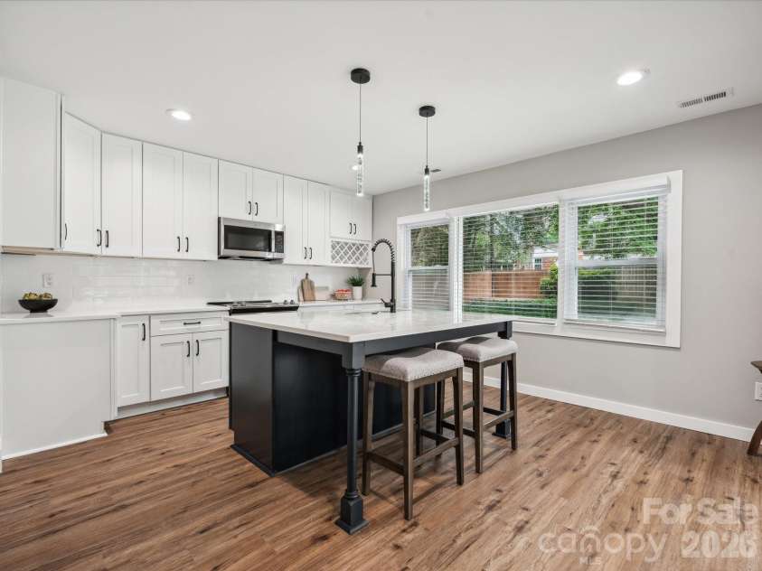 2000 Tyvola Road, Charlotte, NC 28210.  MLS# CAR4351588, YatesRealty ID 2413. 