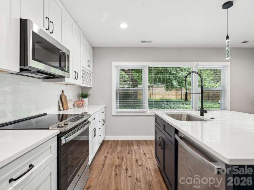 2000 Tyvola Road, Charlotte, NC 28210.  MLS# CAR4351588, YatesRealty ID 2413. 