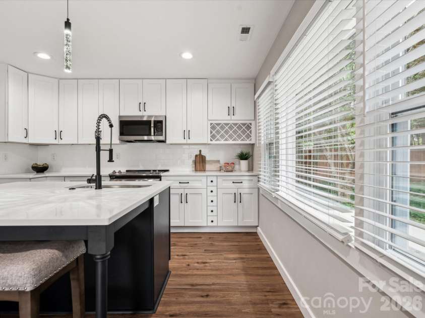 2000 Tyvola Road, Charlotte, NC 28210.  MLS# CAR4351588, YatesRealty ID 2413. 