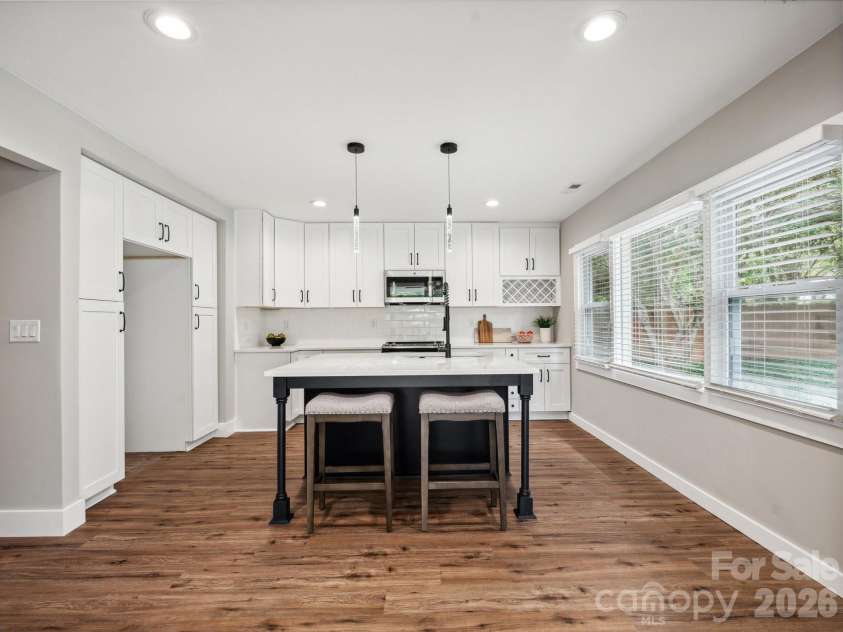 2000 Tyvola Road, Charlotte, NC 28210.  MLS# CAR4351588, YatesRealty ID 2413. 