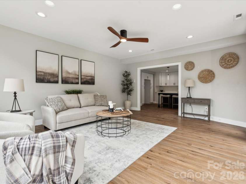 2000 Tyvola Road, Charlotte, NC 28210.  MLS# CAR4351588, YatesRealty ID 2413. 