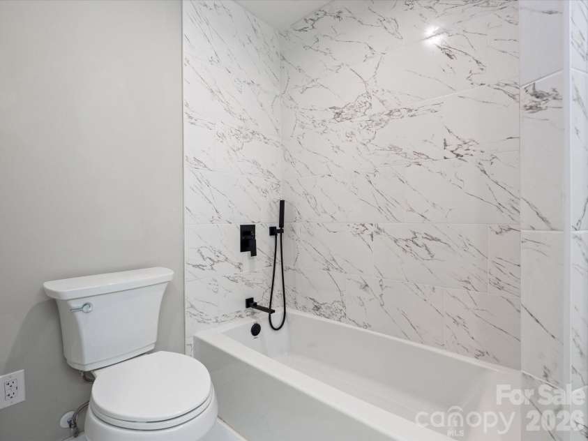 2000 Tyvola Road, Charlotte, NC 28210.  MLS# CAR4351588, YatesRealty ID 2413. 