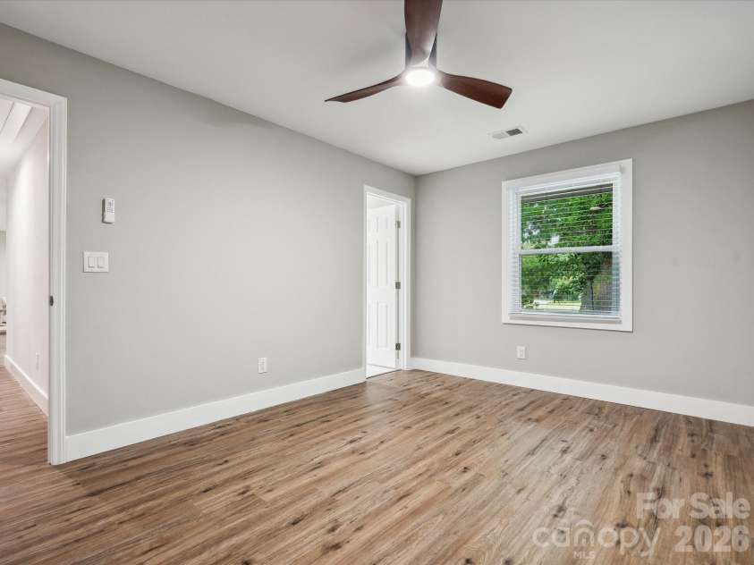 2000 Tyvola Road, Charlotte, NC 28210.  MLS# CAR4351588, YatesRealty ID 2413. 