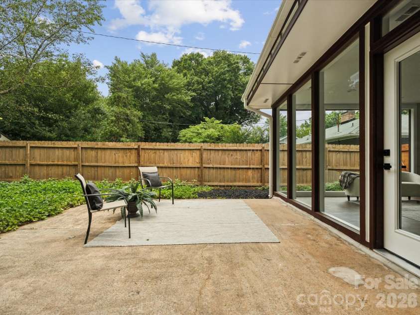 2000 Tyvola Road, Charlotte, NC 28210.  MLS# CAR4351588, YatesRealty ID 2413. 