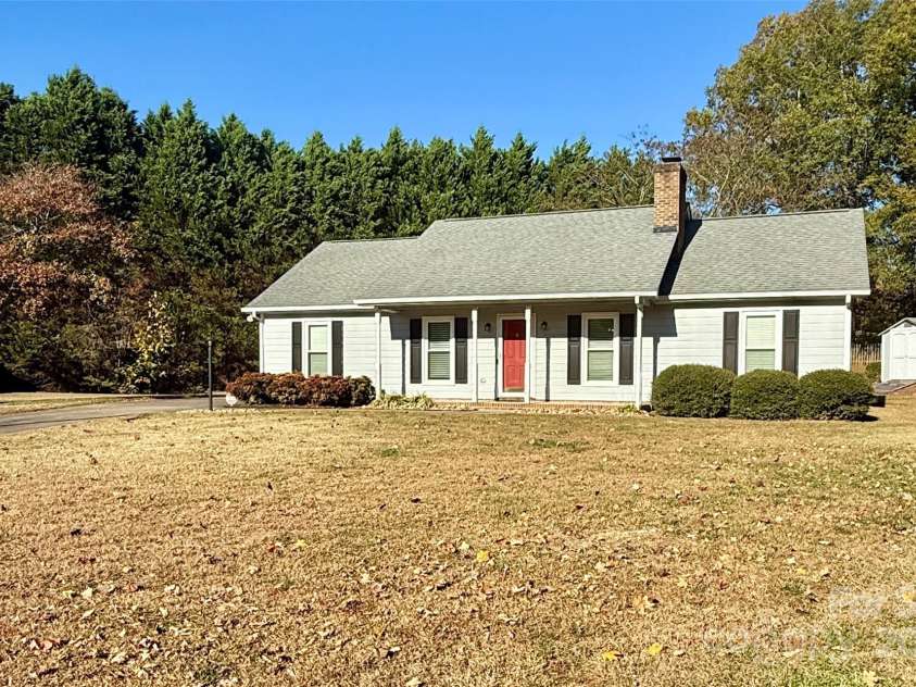 2238 Swain Court, Gastonia, NC 28054.  MLS# CAR4320204, YatesRealty ID 2413. Level front yard