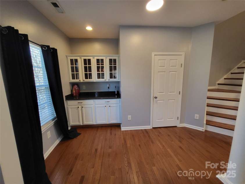 9323 Lenox Pointe Drive, Charlotte, NC 28273.  MLS# CAR4210619, YatesRealty ID 2413. Bar Area