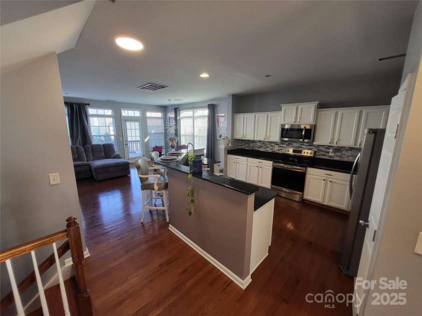 9323 Lenox Pointe Drive, Charlotte, NC 28273.  MLS# CAR4210619, YatesRealty ID 2413. Kitchen