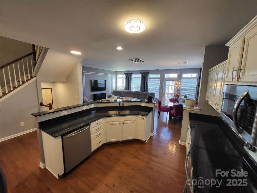 9323 Lenox Pointe Drive, Charlotte, NC 28273.  MLS# CAR4210619, YatesRealty ID 2413. Kitchen