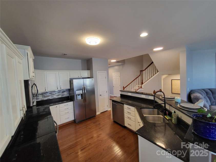 9323 Lenox Pointe Drive, Charlotte, NC 28273.  MLS# CAR4210619, YatesRealty ID 2413. Kitchen