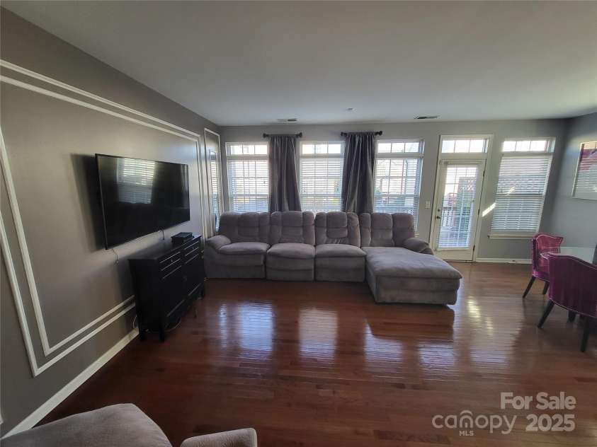 9323 Lenox Pointe Drive, Charlotte, NC 28273.  MLS# CAR4210619, YatesRealty ID 2413. Living Room
