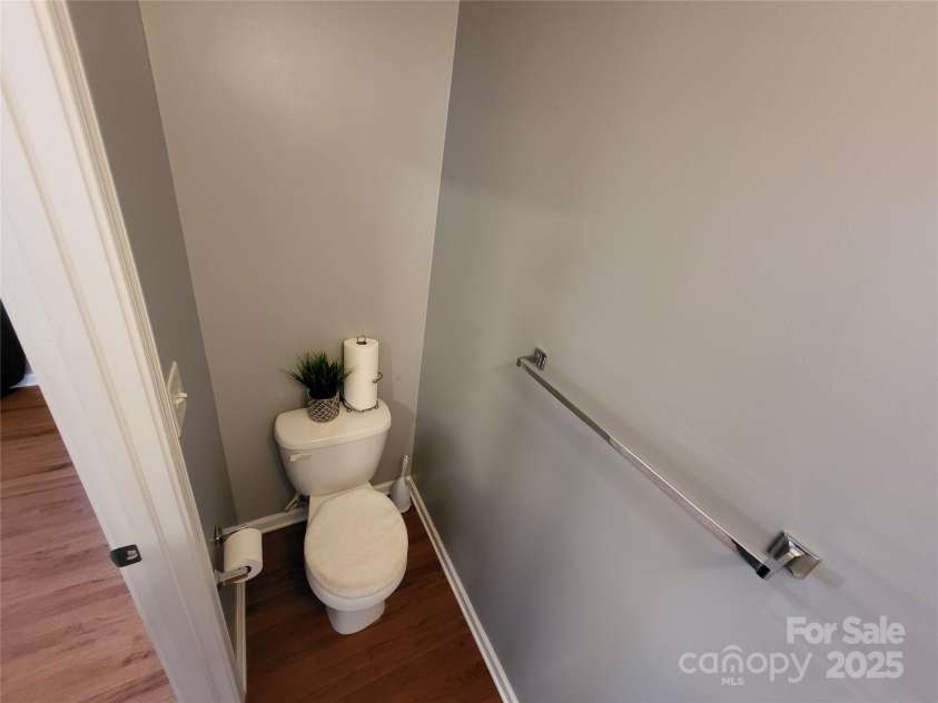 9323 Lenox Pointe Drive, Charlotte, NC 28273.  MLS# CAR4210619, YatesRealty ID 2413. Powder Room