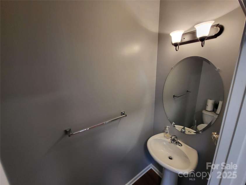 9323 Lenox Pointe Drive, Charlotte, NC 28273.  MLS# CAR4210619, YatesRealty ID 2413. Powder Room