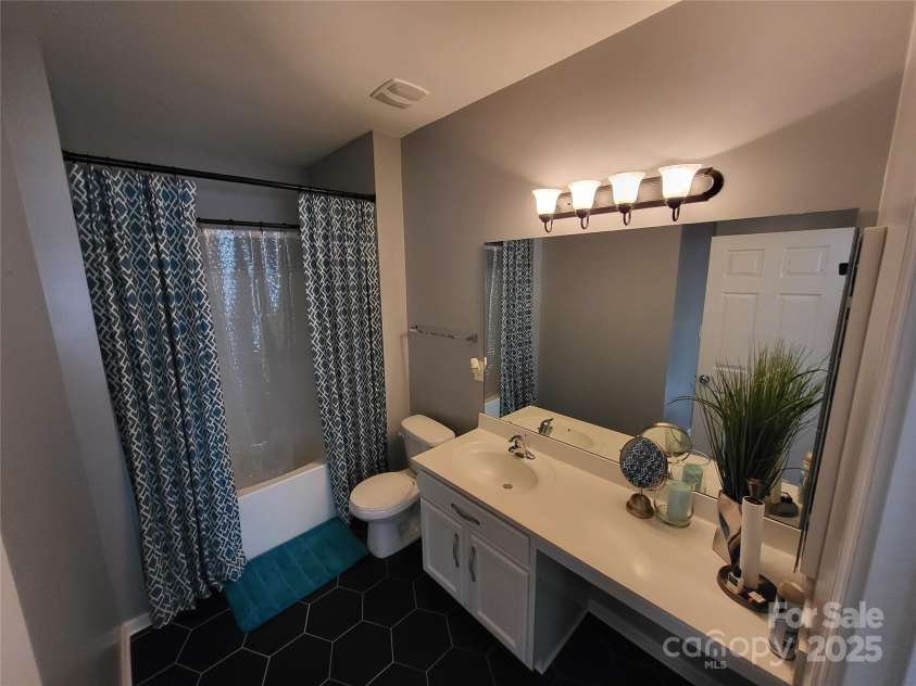 9323 Lenox Pointe Drive, Charlotte, NC 28273.  MLS# CAR4210619, YatesRealty ID 2413. Secondary Bathroom