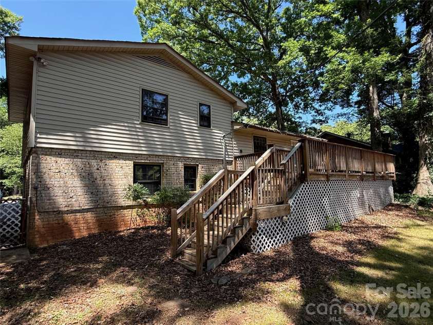 1129 Mclaughlin Drive, Charlotte, NC 28212.  MLS# CAR4383642, YatesRealty ID 24130. 