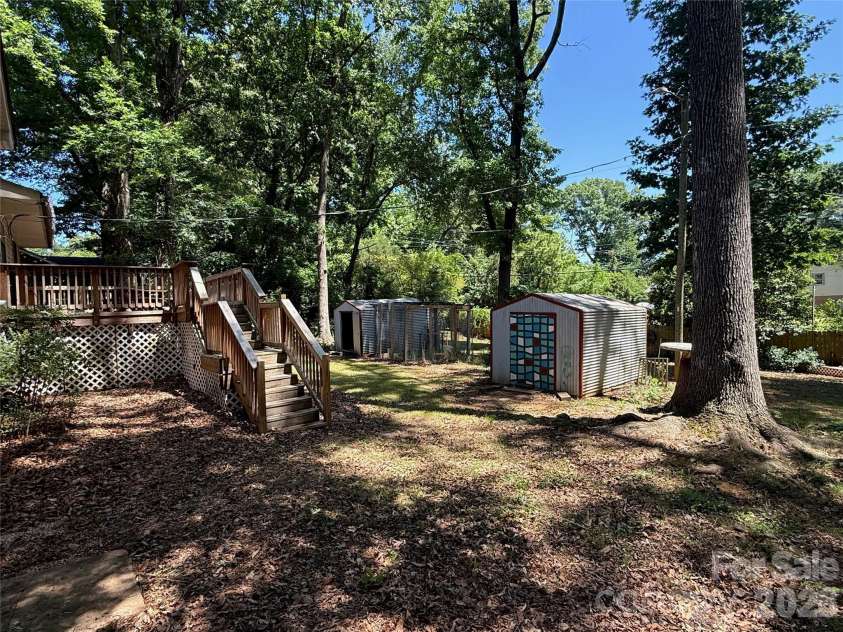 1129 Mclaughlin Drive, Charlotte, NC 28212.  MLS# CAR4383642, YatesRealty ID 24130. 