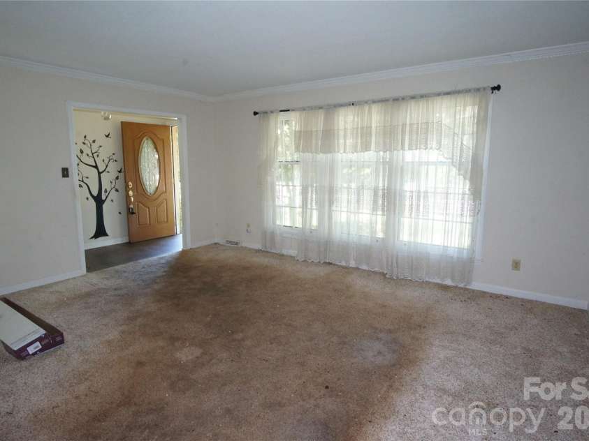1129 Mclaughlin Drive, Charlotte, NC 28212.  MLS# CAR4383642, YatesRealty ID 24130. 