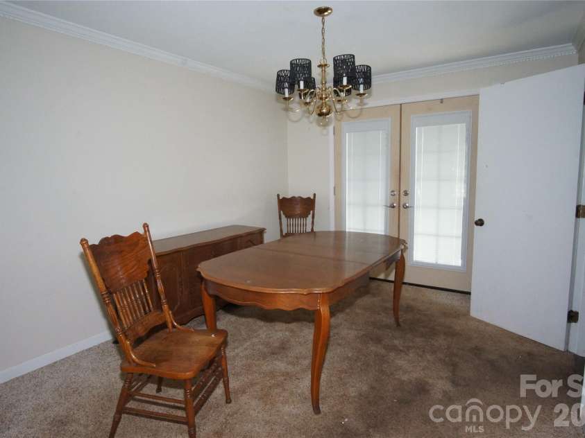 1129 Mclaughlin Drive, Charlotte, NC 28212.  MLS# CAR4383642, YatesRealty ID 24130. 