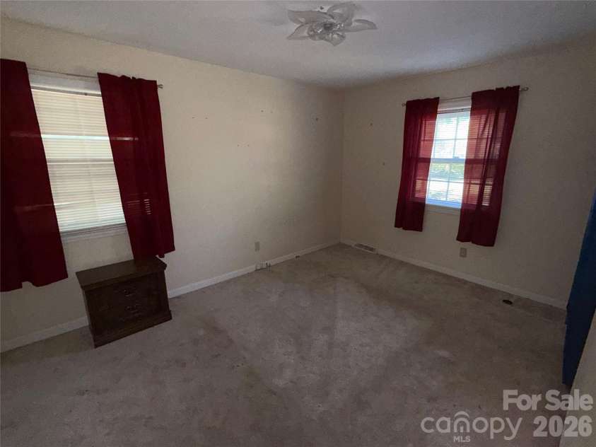 1129 Mclaughlin Drive, Charlotte, NC 28212.  MLS# CAR4383642, YatesRealty ID 24130. 