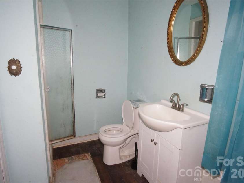 1129 Mclaughlin Drive, Charlotte, NC 28212.  MLS# CAR4383642, YatesRealty ID 24130. 