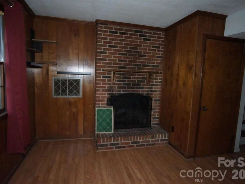 1129 Mclaughlin Drive, Charlotte, NC 28212.  MLS# CAR4383642, YatesRealty ID 24130. 
