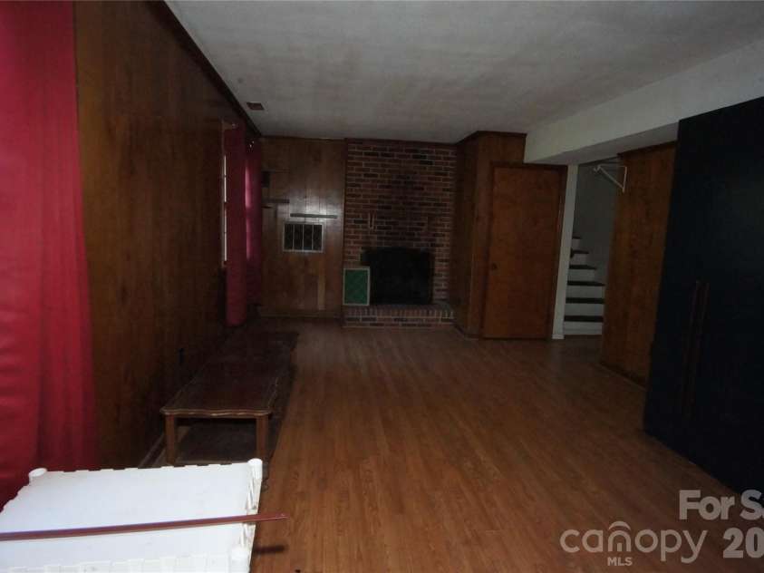 1129 Mclaughlin Drive, Charlotte, NC 28212.  MLS# CAR4383642, YatesRealty ID 24130. 