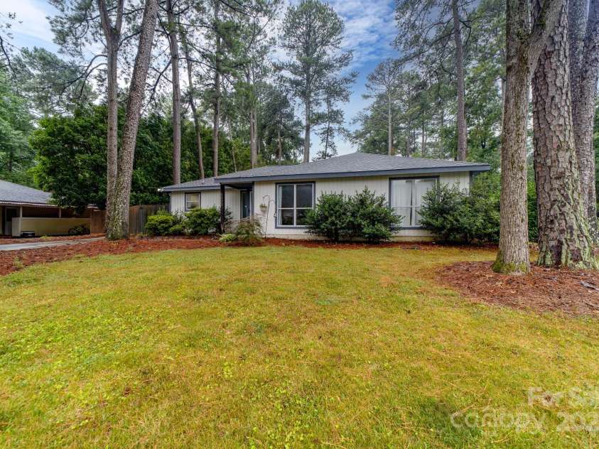 6808 Arroyo Drive, Charlotte, NC 28227.  MLS# CAR4276708, YatesRealty ID 24130. 